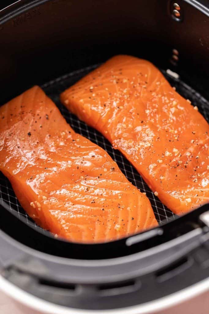 How Long to Cook Salmon in Air Fryer? 3